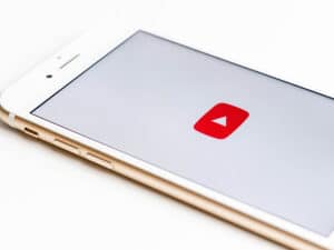 2022實測可用！免費的Youtube影片下載工具全推薦Photo by Sara Kurfeß on Unsplash